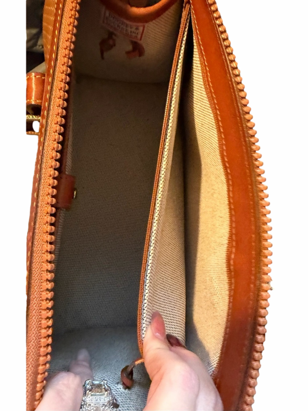 Dooney & Bourke  Vintage Cabrio Barrel Bag Tan Leather USA Y2K Shoulder Bag - Picture 10 of 16